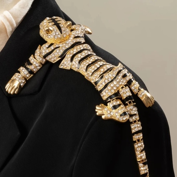 Gorgeous Large Luxury Rhinestone Tiger Zinc Alloy Brooch - Picture 2 of 13